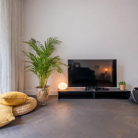 Soho 13 - Black & White Sófia