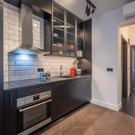 Soho 13 - Black & White Apartment *