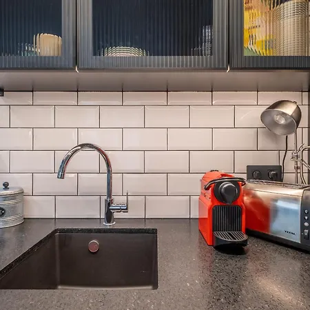 Soho 13 - Black & White Szófia