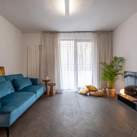 Soho 13 - Black & White Apartman