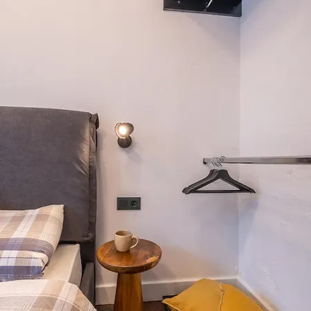 Soho 13 - Black & White Apartman *